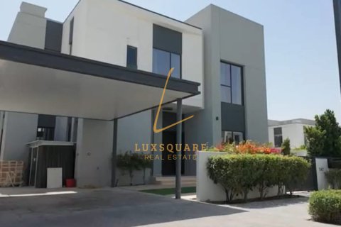 Вилла Al Furjan, Дубай, БАӘ-да 4 жатын бөлмелер, 480 м² № 729558 - фото 2