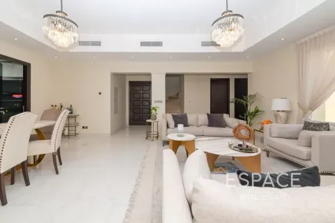 Villa en venta en Arabian Ranches, Dubai, EAU 4 dormitorios, 287 m2 № 737941 - foto 8