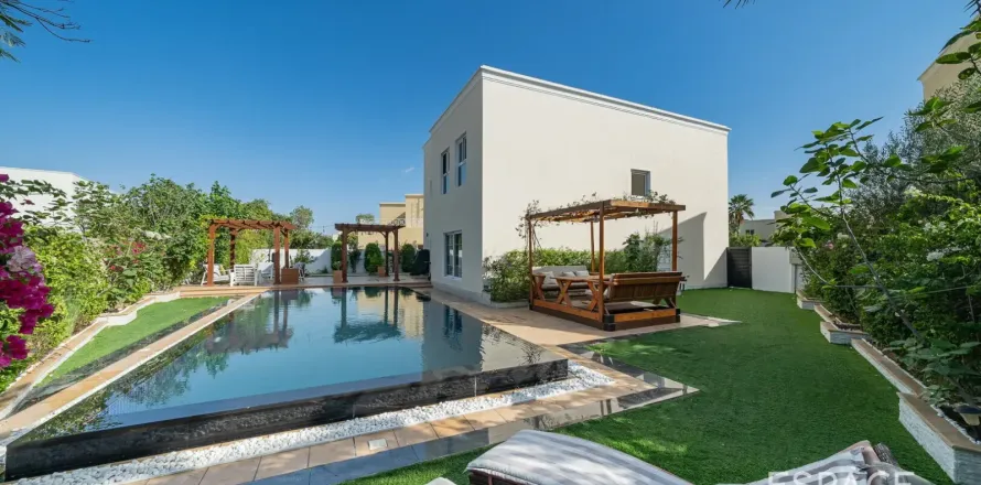 Villa in Meadows, Dubai, VAE: 4 Schlafzimmer, 337 m2 Nr. 737945
