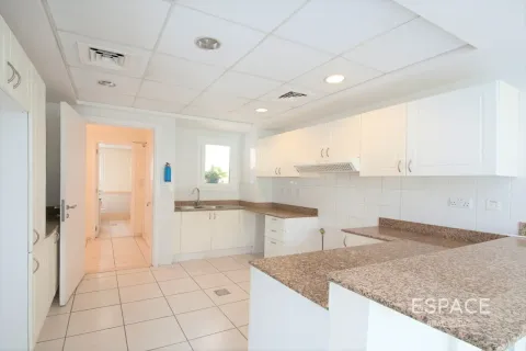 Villa en venta en The Lakes, Dubai, EAU 3 dormitorios, 237 m2 № 737947 - foto 4
