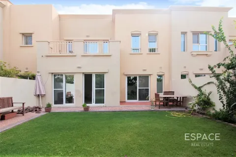 Villa en venta en The Lakes, Dubai, EAU 3 dormitorios, 237 m2 № 737947 - foto 1