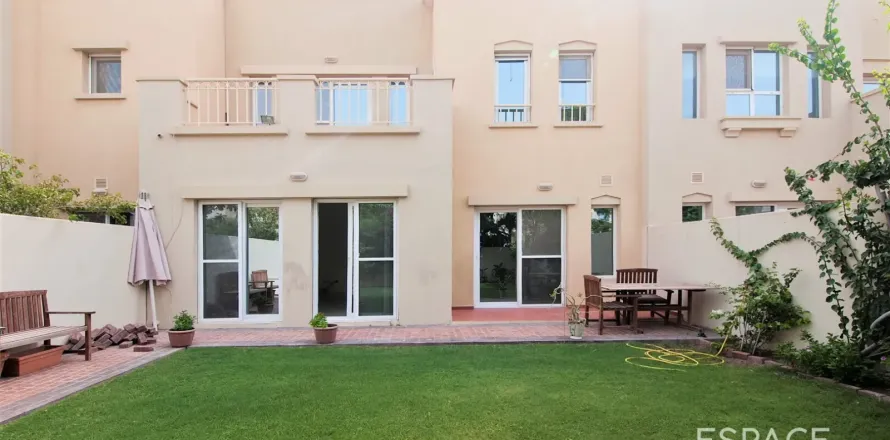 Villa en The Lakes, Dubai, EAU 3 dormitorios, 237 m² № 737947