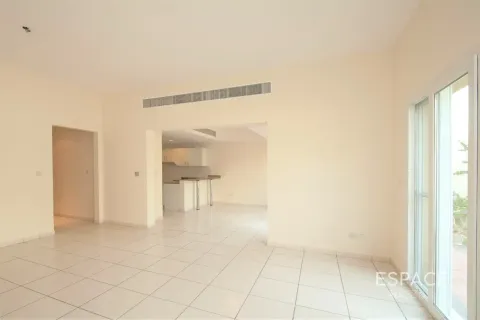 Villa en venta en The Lakes, Dubai, EAU 3 dormitorios, 237 m2 № 737947 - foto 3