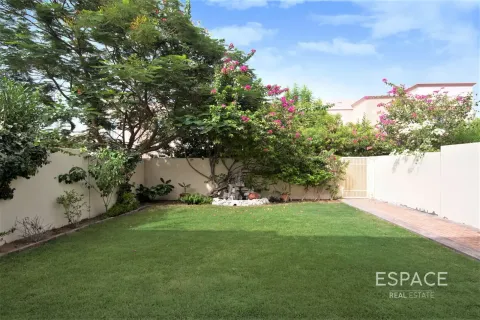 Villa en venta en The Lakes, Dubai, EAU 3 dormitorios, 237 m2 № 737947 - foto 5