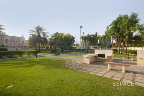 Villa en venta en The Lakes, Dubai, EAU 3 dormitorios, 237 m2 № 737947 - foto 10