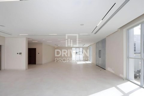 וילה להשכרה ב Jumeirah, Dubai, איחוד האמירויות  4 חדרי שינה, 668.9 מ"ר, מספר 747041 - תמונה 6