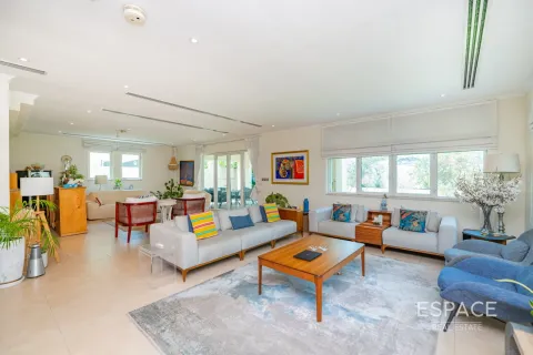 Villa uthyres i Jumeirah Park, Dubai, UAE 4 sovrum, 403 kvm Nr. 650246 - fotografi 2