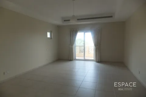 Villa para arrendamento em Arabian Ranches, Dubai, EAU 4 quartos, 367 m2 № 650242 - foto 10