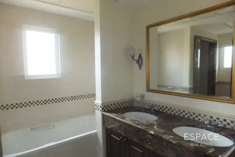 Villa para arrendamento em Arabian Ranches, Dubai, EAU 4 quartos, 367 m2 № 650242 - foto 11
