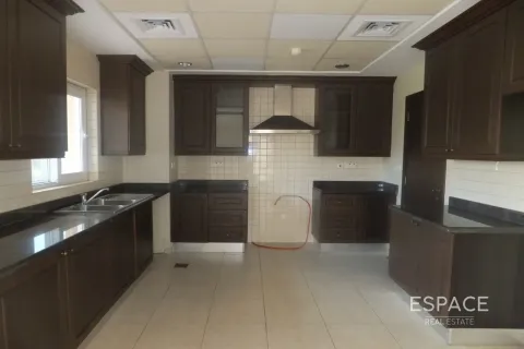 Villa para arrendamento em Arabian Ranches, Dubai, EAU 4 quartos, 367 m2 № 650242 - foto 2