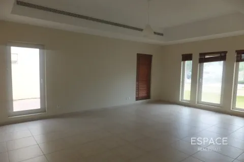 Villa para arrendamento em Arabian Ranches, Dubai, EAU 4 quartos, 367 m2 № 650242 - foto 3