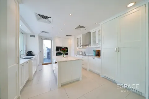 Vila u gradu Dubai Sports City, Dubai, UAE 6 spavaće sobe, 760 m2 Br. 737993 - Slika 6