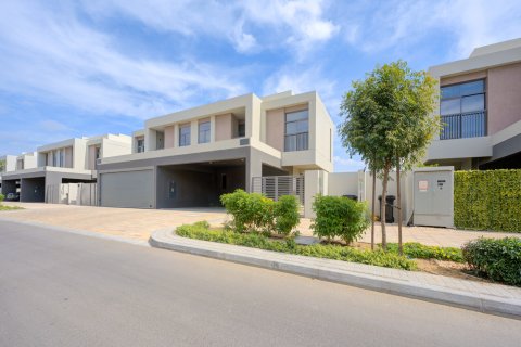 Villa in Dubai South (Dubai World Central), Dubai, VAE: 4 Schlafzimmer, 324 m2 Nr. 734357