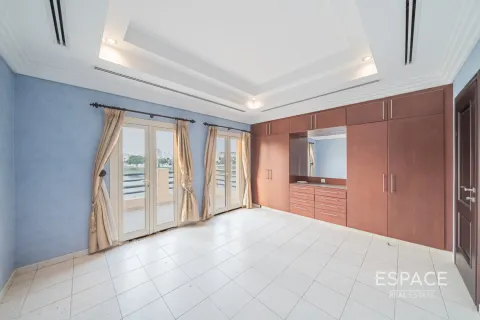 Vila v Meadows, Dubai, SAE 5 spální, 571 m2 č. 661118 - Fotografia 8