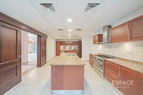 Vila v Meadows, Dubai, SAE 5 spální, 571 m2 č. 661118 - Fotografia 6