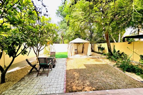 Villa till försäljning i The Springs, Dubai, UAE 2 sovrum, 166.67 kvm Nr. 733210 - fotografi 3