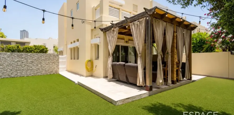 خانه شهری در The Lakes، Dubai ، امارات متحده عربی 4 خوابه ، 203 متر مربع.  شماره 738092