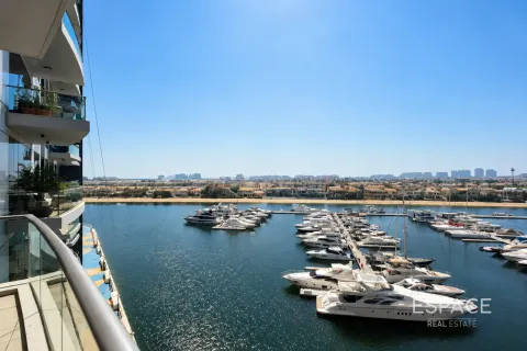 Apartamento em Palm Jumeirah, Dubai, EAU 3 quartos, 212 m2 № 738096