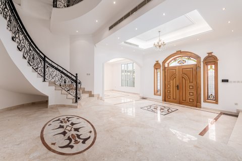 Huvila Umm Suqeim, Dubai, Arabiemiraatit 5 makuuhuonetta, 626.54 m2 № 750032 - kuva 3