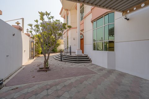 Huvila Umm Suqeim, Dubai, Arabiemiraatit 5 makuuhuonetta, 626.54 m2 № 750032 - kuva 23