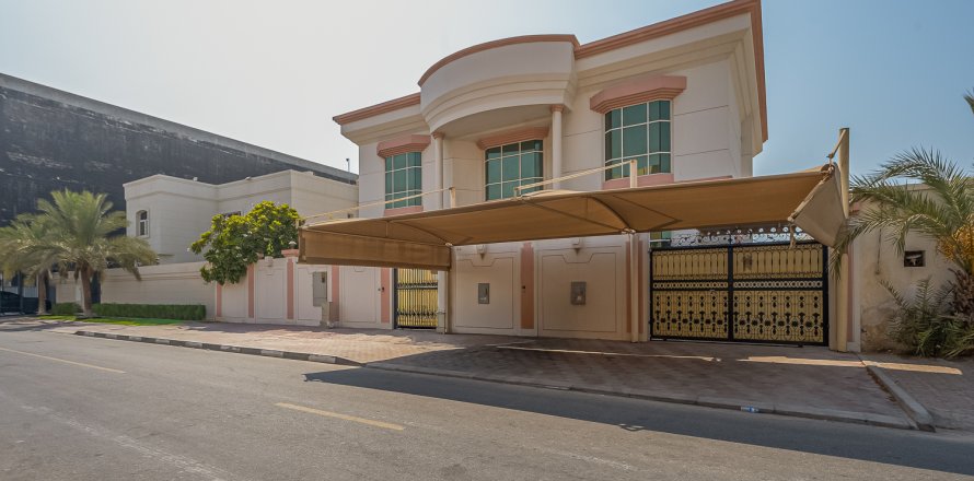 Huvila Umm Suqeim, Dubai, Arabiemiraatit 5 makuuhuonetta, 626.54 m2 № 750032