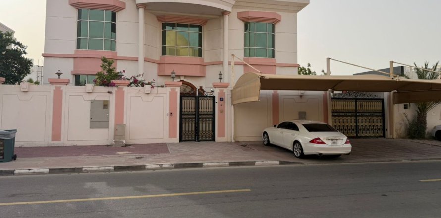 Huvila Umm Suqeim, Dubai, Arabiemiraatit 5 makuuhuonetta, 626.54 m2 № 750032