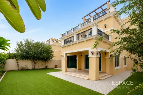 Vila u Jumeirah Park, Dubai, UAE 4 spavaćih soba, 455 m2 Br. 738108 - fotografija 2