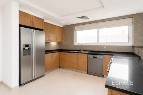 Vila u Jumeirah Park, Dubai, UAE 4 spavaćih soba, 455 m2 Br. 738108 - fotografija 13