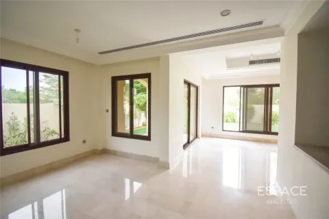 Willa do wynajęcia w Arabian Ranches, Dubai, ZEA 4 sypialnie, 319 mkw., nr 738104 - zdjęcie 3