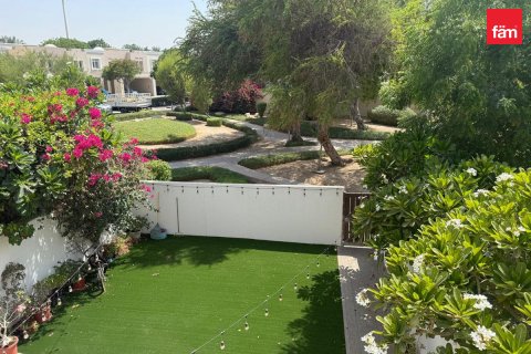 Vilă de închiriat în Dubai, EAU 3 dormitoare, 255 mp. №764105 - poză 10