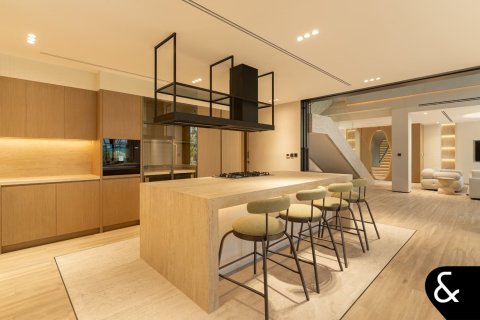 Villa in Jumeirah Islands, Dubai, UAE 4 bedrooms, 511 sq.m. № 671176 - photo 14