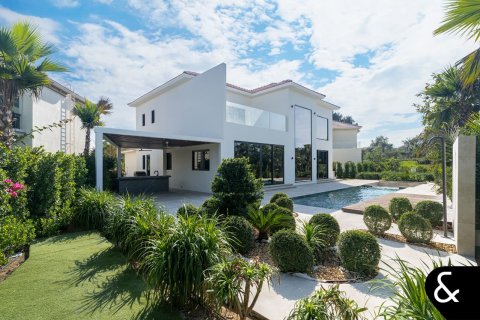 Villa in Jumeirah Islands, Dubai, UAE 4 bedrooms, 511 sq.m. № 671176 - photo 1