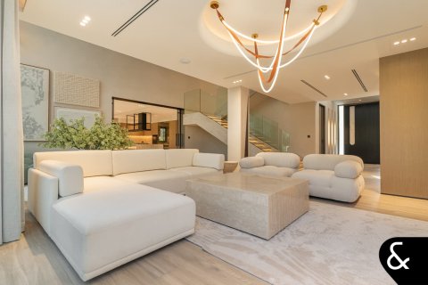 Villa in Jumeirah Islands, Dubai, UAE 4 bedrooms, 511 sq.m. № 671176 - photo 8