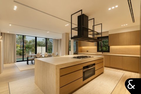Villa in Jumeirah Islands, Dubai, UAE 4 bedrooms, 511 sq.m. № 671176 - photo 13