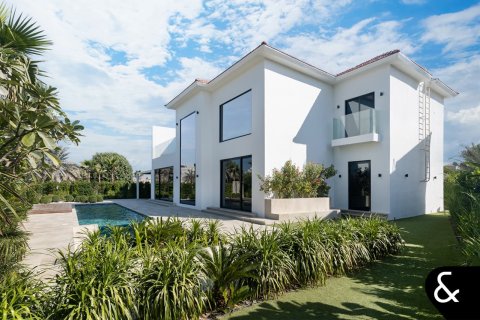 Villa in Jumeirah Islands, Dubai, UAE 4 bedrooms, 511 sq.m. № 671176 - photo 2