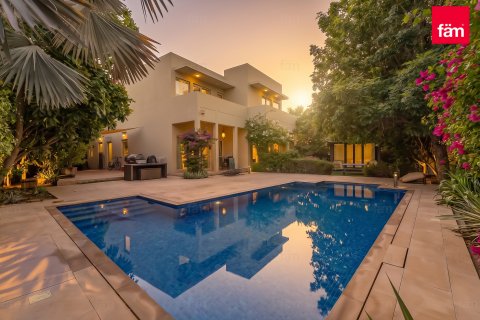 Villa in Dubai, UAE 3 bedrooms, 762.3 sq.m. № 708156
