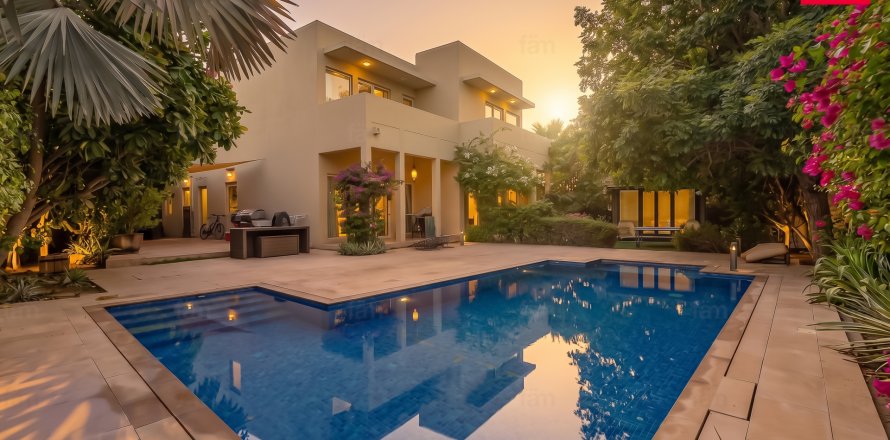 Villa in Dubai, UAE 3 bedrooms, 762.3 sq.m. № 708156