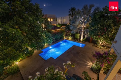 Villa in Dubai, UAE 3 bedrooms, 762.3 sq.m. № 708156 - photo 27