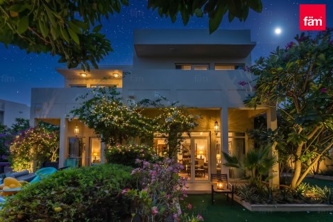Villa in Dubai, UAE 3 bedrooms, 762.3 sq.m. № 708156 - photo 4