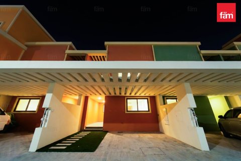 Casa urbana em Dubai, EAU 4 quartos, 144 m2 № 720957