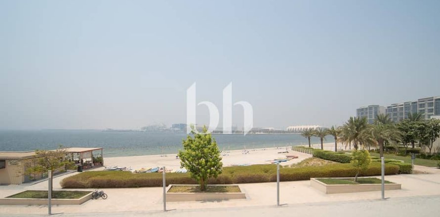 Shtëpi në qytet në Al Raha Beach, Abu Dhabi, Emiratet e Bashkuara Arabe 3 dhoma gjumi, 385 m2. № 642547