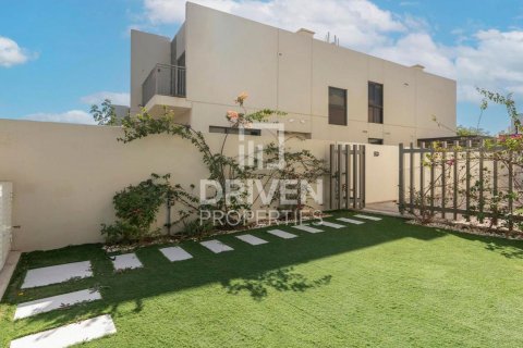 Townhouse til salg i Dubai, UAE 3 soveværelser, 225.48 kvm № 744648 - foto 2