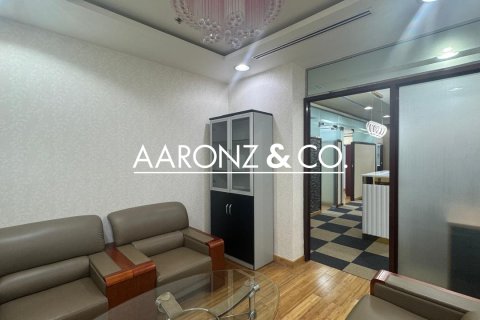 Снять в аренду офис в Бизнес-Бэй, Дубай, ОАЭ 89м2, № 670519 - фото 1