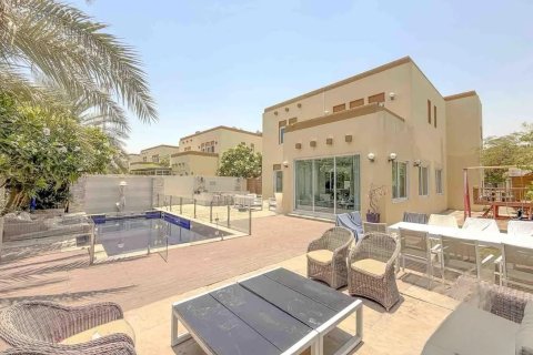 Villa en Jumeirah Park, Dubai, EAU 4 dormitorios, 374 m² № 749814