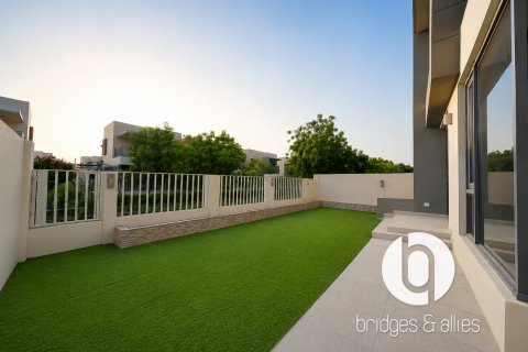 Dubai Hills Estate, UAE의 빌라 침실 4개, 228제곱미터 번호 766397