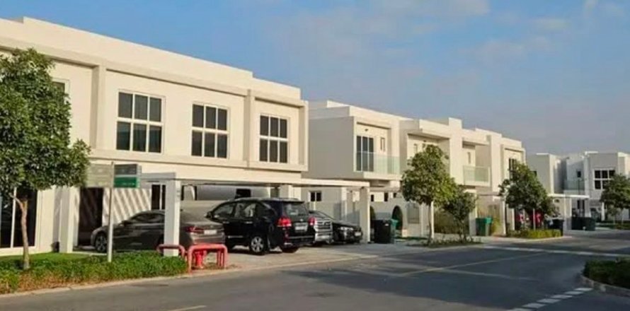 Casa urbana em Dubai, EAU 3 quartos, 180 m2 № 725980