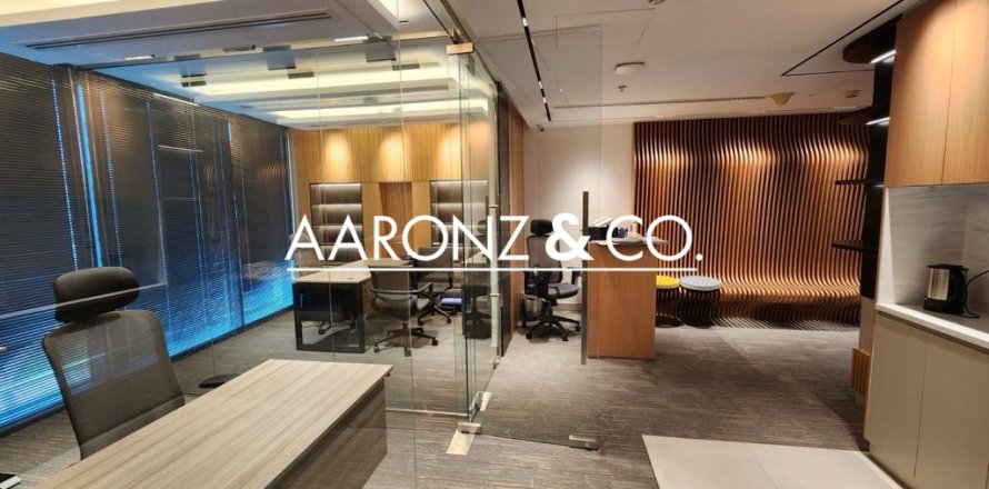 Офис в Бизнес-Бэй, Дубай, ОАЭ 61м2 № 686408