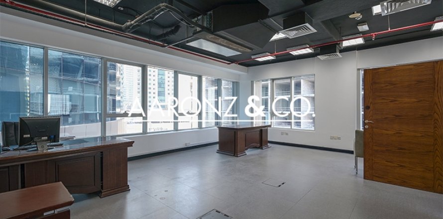 Zyrë në Business Bay, Dubai, Emiratet e Bashkuara Arabe 149 m2. № 686402