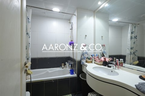 Apartment in Jumeirah Lake Towers, Dubai, UAE 1 bedroom, 92 sq.m. № 686407 - photo 10