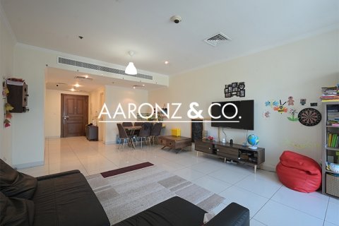 Apartment in Jumeirah Lake Towers, Dubai, UAE 1 bedroom, 92 sq.m. № 686407 - photo 2